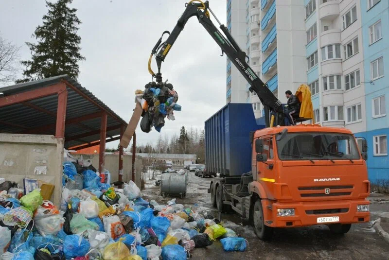 Вывоз бытового мусора в Черемхове с погрузкой в октябре