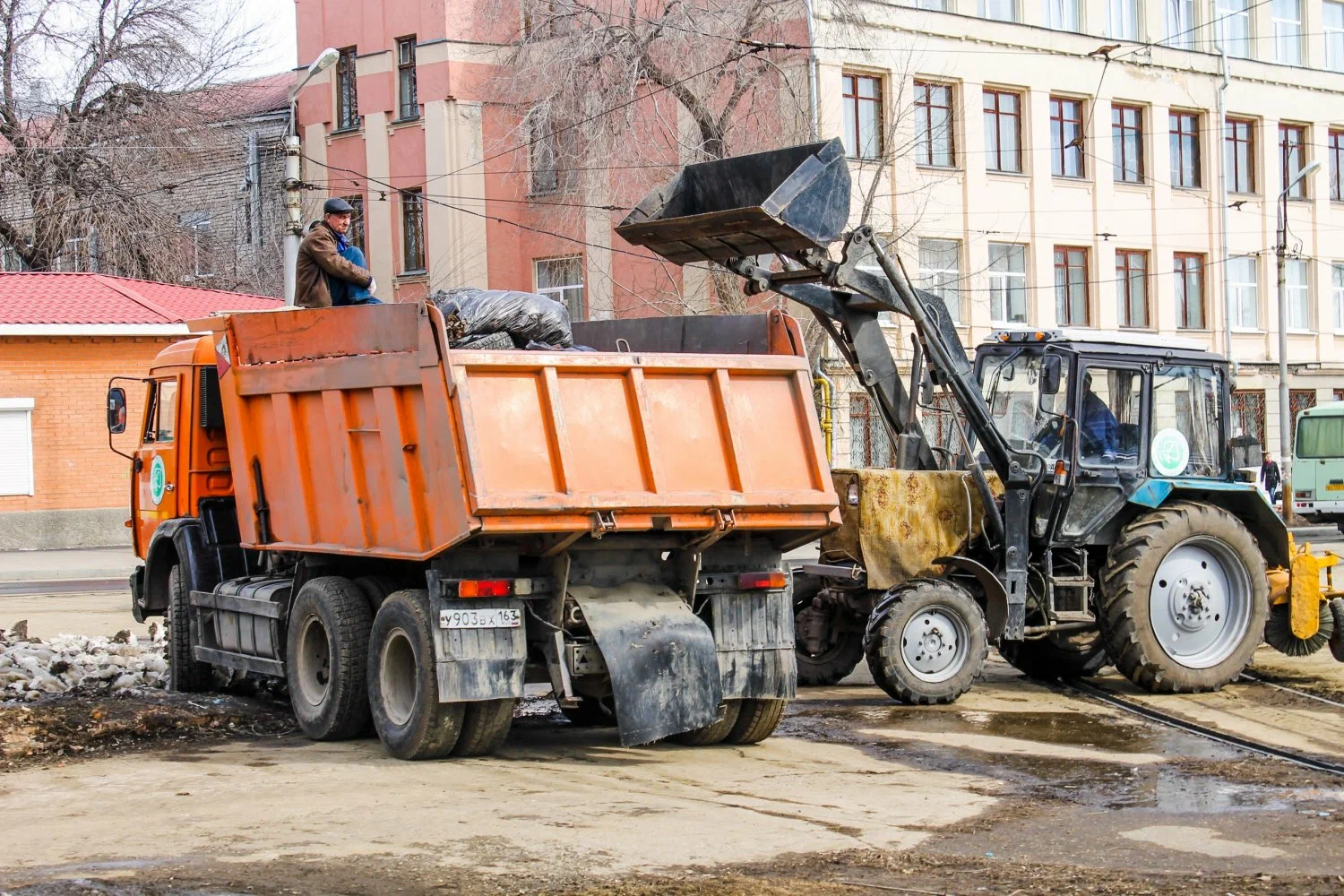 Вывоз мусора Камазом в Черемхове – аренда и заказ Камаза 10 тонн от 2450 руб. в ПроМусор
