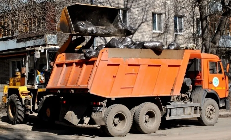 Вывоз мусора грузовым фургоном 5 тонн в Черемхове – ПроМусор, аренда, цена от 1616 руб
