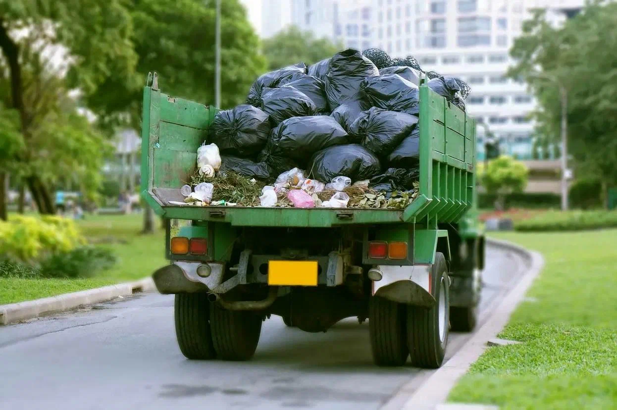 Вывоз мусора грузовым фургоном 5 тонн с погрузкой в Черемхове в октябре
