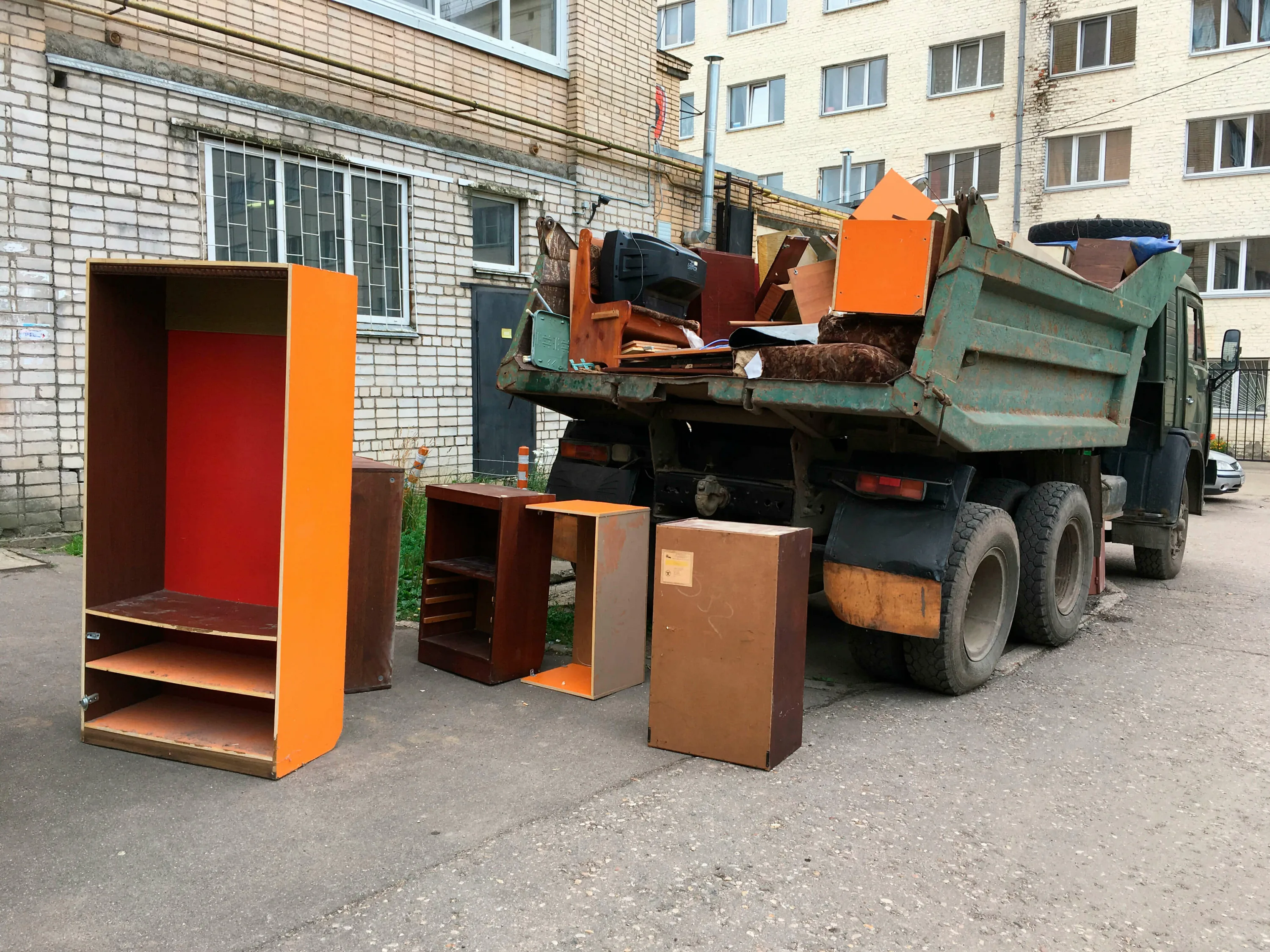 Утилизация старой мебели с вывозом и разбором в Черемхове в октябре
