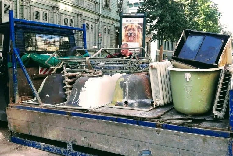 Вывоз старой сантехники в Черемхове от ПроМусор: быстро, недорого от 573 руб., утилизация и грузчики