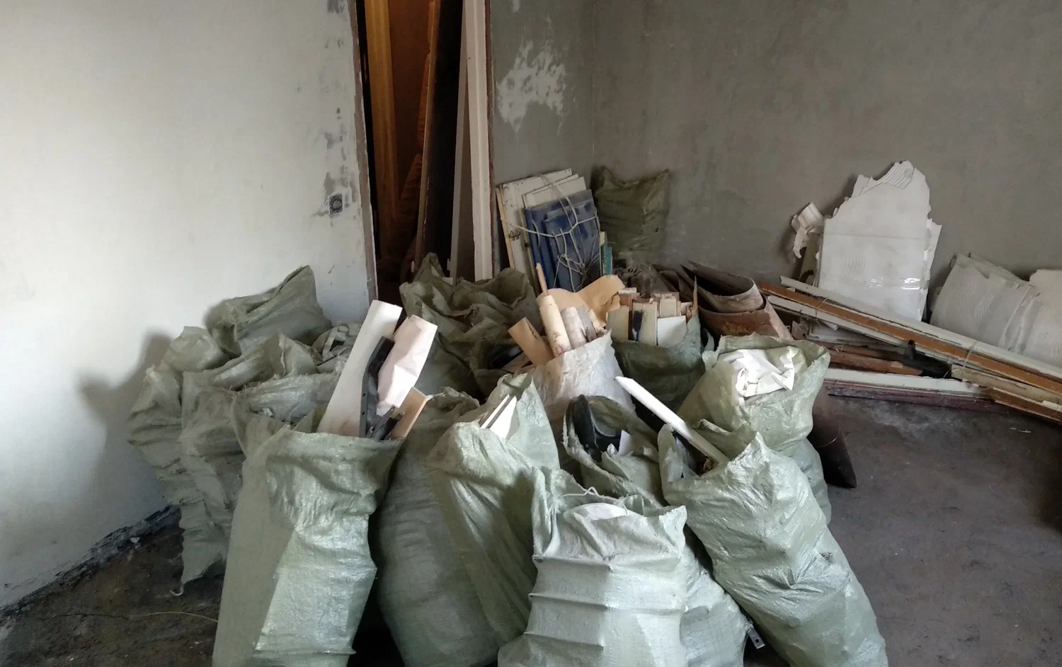 Уборка строительного мусора с вывозом и утилизацией в Черемхове в октябре