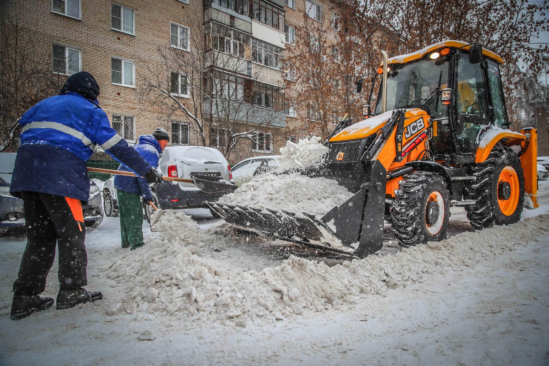 Очистка дворов от снега и наледи в Черемхове — уборка снега, трактор и ручная, цены от 521 руб. | ПроМусор